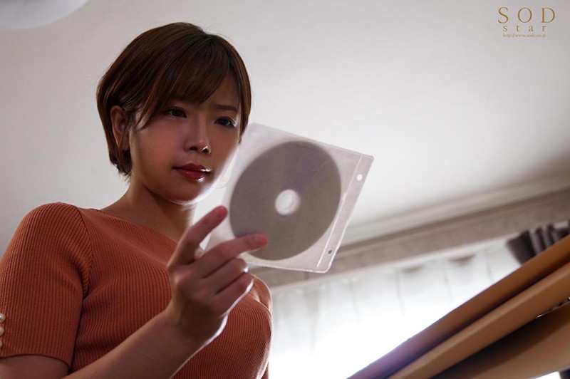 レ×プを誘う性欲ヤバすぎ人妻 マンネリSEXに飽きた妻は、他の男を誘惑して滅茶苦茶にヤラれたいドM変態願望を持っています。 紗倉まな
