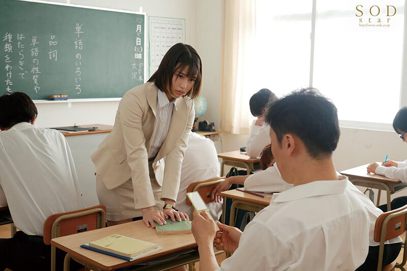 「俺らの出店の裏メニューは担任の潮吹きだから遊びにこいよ?w」文化祭で無理やり生徒たちに輪●レ×プされた新任女教師 唯井まひろ