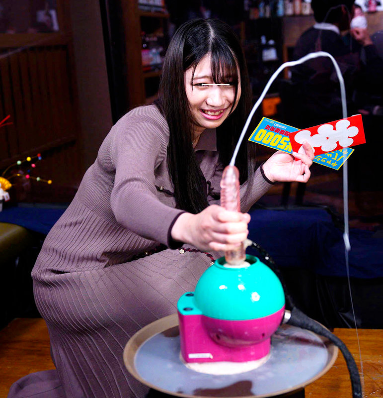 羞恥！彼氏連れ素人娘をマシンバイブでこっそり攻めまくれ！21素人VSマシンバイブ 激安居酒屋にマジックミラー特設スタジオを設置令和4年お正月だヨ！美人姉妹が酒とノリでNTRスペシャル！編