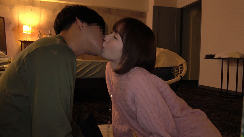 終電逃した幼馴染と念願の初SEXするもヤリチン男に速攻喰われて絶頂します