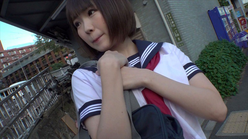 顔に似合わずお下品に股を開く援助女子●生に生中出し！2