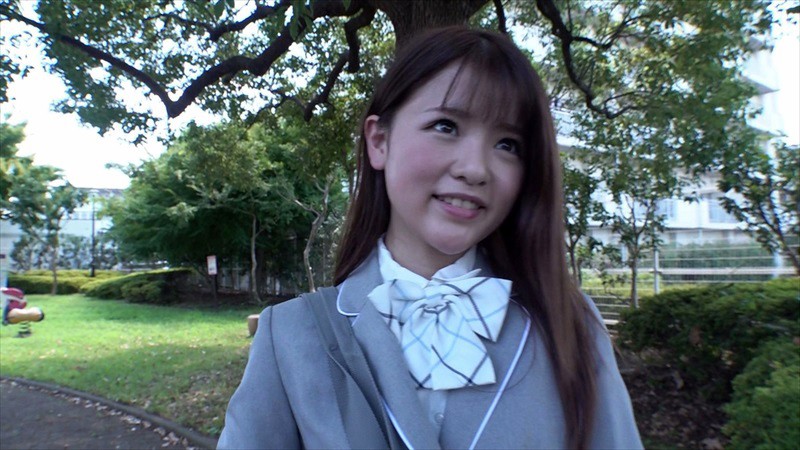 顔に似合わずお下品に股を開く援助女子●生に生中出し！2