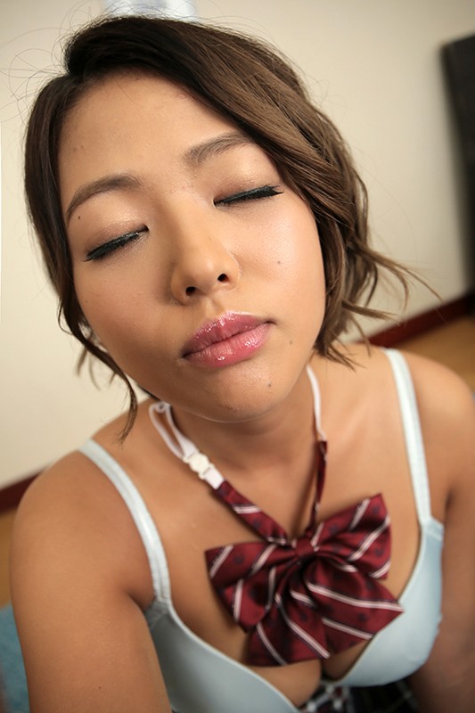 【VR】開始1分で予約待ち状態になる超人気の日焼け巨乳デリヘル嬢！！「たくさんサービスしてこいって言われたから…」と締まりのいいマ●コで当たり前に本番を許す神性欲娘！！