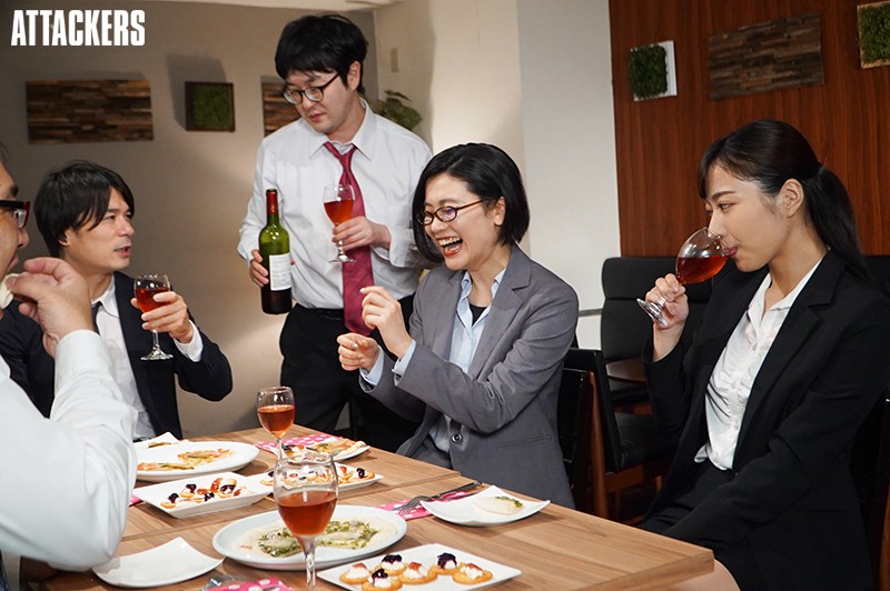 都合の良い女でいい。 意識が飛ぶほど激しく乱れた夜、私は既婚上司を好きになってしまった。 由愛可奈