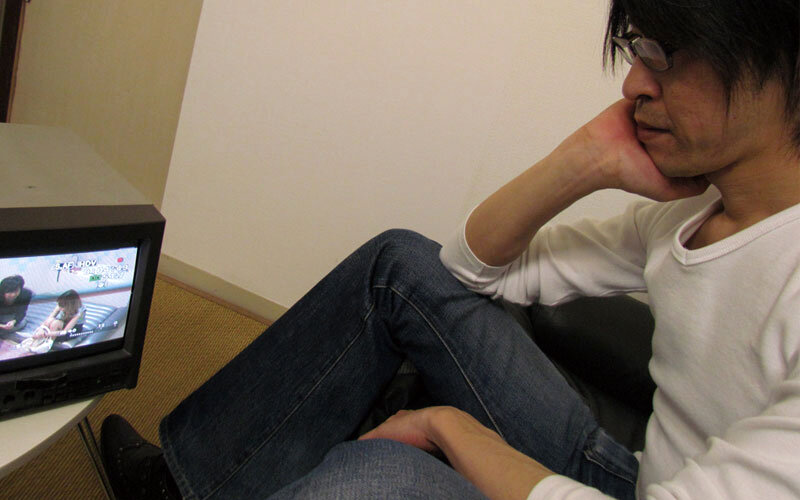 素人ドッキリ企画 見知らぬ男性に口説かれ拒めず寝取られ浮気SEX!旦那が監視→乱入、修羅場のハプニングも…4時間