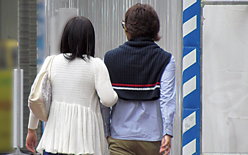 素人ドッキリ企画 見知らぬ男性に口説かれ拒めず寝取られ浮気SEX!旦那が監視→乱入、修羅場のハプニングも…4時間
