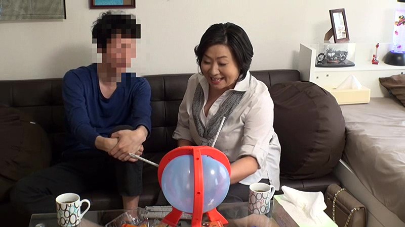 50代以上 ド熟女限定！！デカチン見せつけ軟派、連れ込みセックス盗撮「奥さん、知らない間にAV出演してますよ」 01