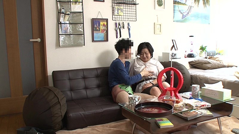 50代以上 ド熟女限定！！デカチン見せつけ軟派、連れ込みセックス盗撮「奥さん、知らない間にAV出演してますよ」 01