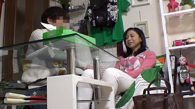 「私みたいなおばちゃんでホントにいいの？」若い男の子が完熟おば様を部屋に連れ込みあの手この手で口説いて中出しセックスするビデオ Vol.19