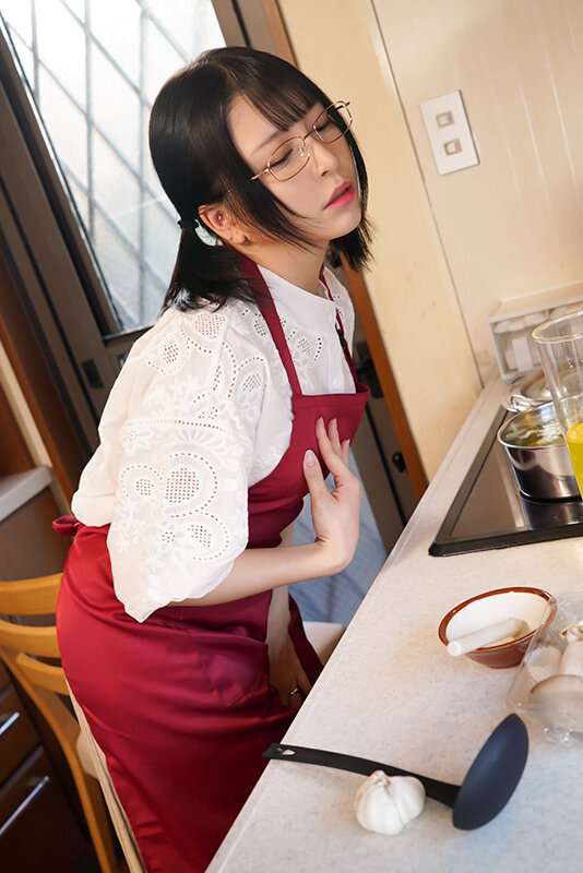ED気味な夫の為に媚薬ドリンクを作っただけなのに…なぜか連れ子がフル勃起しちゃって理性崩壊!?久々の絶倫チ○ポに私の発情が止まらない!! 佐藤ののか