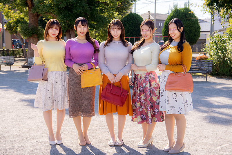 MM号青空王様ゲーム!ママ友×童貞男子!どんどん過激になるエッチな命令に濡れだした欲求不満オマ○コを童貞チ○ポが独り占め!!ハメまくりで中出し放題!!念願のハーレム筆おろし大乱交 inザ・マジックミラー