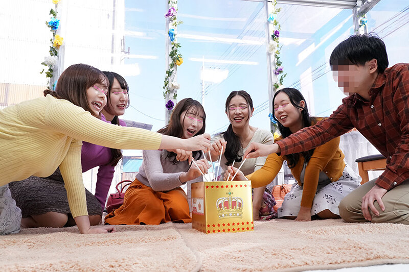 MM号青空王様ゲーム!ママ友×童貞男子!どんどん過激になるエッチな命令に濡れだした欲求不満オマ○コを童貞チ○ポが独り占め!!ハメまくりで中出し放題!!念願のハーレム筆おろし大乱交 inザ・マジックミラー