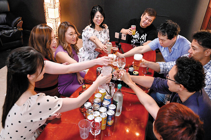 AV業界合コン!ヒップ90~100cmの女子を集めました! ~大きなヒップがイッたりきたり!酒池肉林の淫乱合コン!