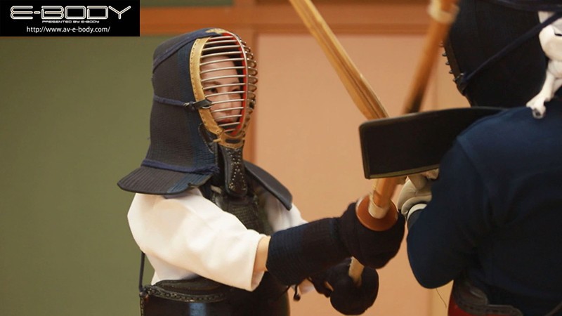 出産後も引き締まったアスリートボディ 剣道全国大会準優勝!スレンダーFcup母乳若妻E-BODYデビュー