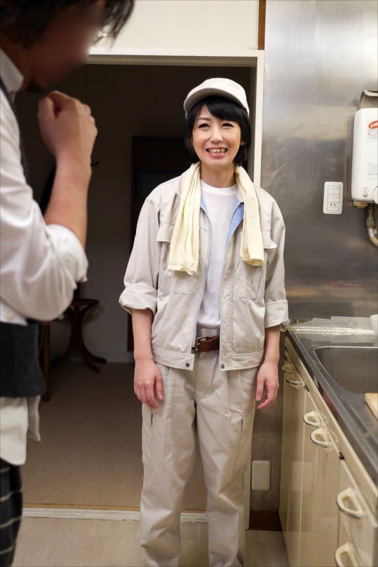 働く人妻浮気中!!8人