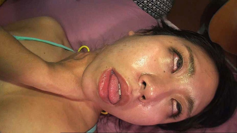 喉が性感帯のドMすぎる首絞め窒息OK水泳コーチ 森川くみ