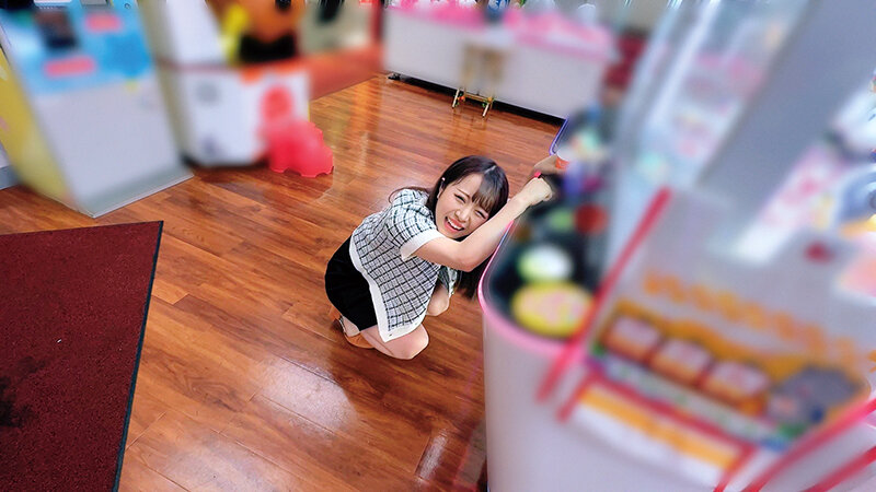 素人美少女とリモコンバイブお散歩 6 ーSBY&SGN区編ー「もう我慢できません…//」人混みの中ビクビク震えてイキまくってしまう女子たち!人生初の羞恥プレイでまさかのエロスイッチオン!車移動中も大胆カーオナニー!最後は近くのスタジオで心行くまで生セックス!