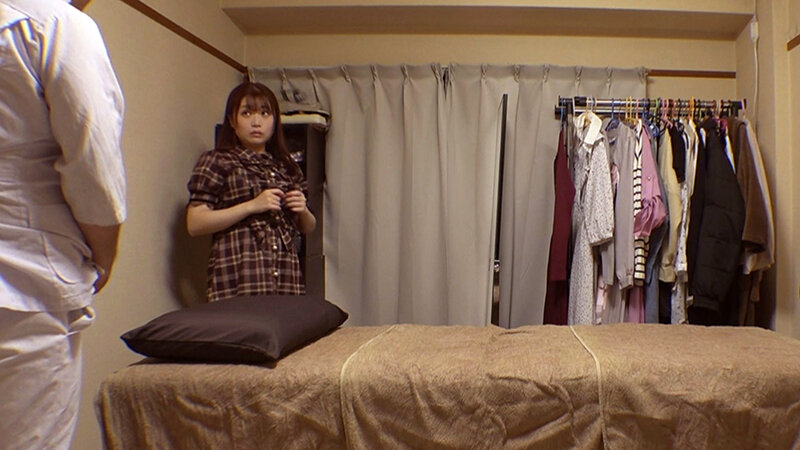 媚薬オイルマッサージ 痴●盗撮&中出し素人娘VOL.56 超強力媚薬を配合したマッサージオイルを施術中に知らずに塗りこまれたオンナは、身体の火照りに驚き、チ〇ポを欲しがる自分に戸惑い、垂れ出したマン汁に恥ずかしがりながらも生ハメ中出しまで欲してしまう!