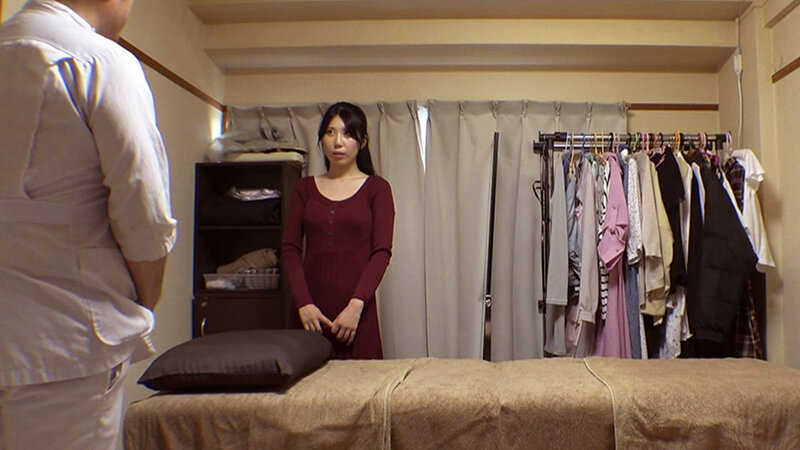 媚薬オイルマッサージ 痴●盗撮&中出し素人娘VOL.56 超強力媚薬を配合したマッサージオイルを施術中に知らずに塗りこまれたオンナは、身体の火照りに驚き、チ〇ポを欲しがる自分に戸惑い、垂れ出したマン汁に恥ずかしがりながらも生ハメ中出しまで欲してしまう!