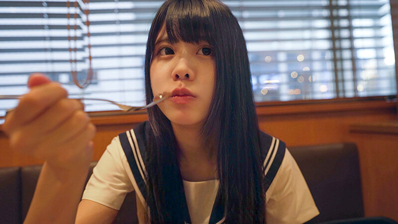 素人女子校生【限定】あいちゃん18歳 下校途中に個人撮影 SEXは彼氏1人だけ。女の子の人生初の中イキを記録しました。初の生中出しもw