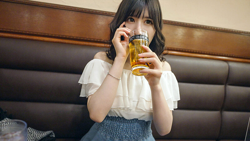 素人女子大生【限定】ういかちゃん22歳 都内某キャバクラでナンバーワンとして君臨する美人JDと休日の昼間に密会! ドレスを着て接客ごっこをしながら裸になってガッツリSEX!!