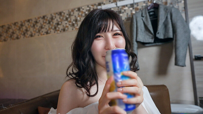 素人女子大生【限定】ういかちゃん22歳 都内某キャバクラでナンバーワンとして君臨する美人JDと休日の昼間に密会! ドレスを着て接客ごっこをしながら裸になってガッツリSEX!!