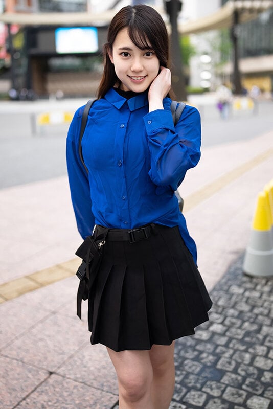 素人女子大生【限定】まやちゃん20歳 有名ライブ配信者の一面を持つ女子大生をゲット!配信を止めて即SEXしちゃうH大好きガール!リスナーに知られたら炎上必至