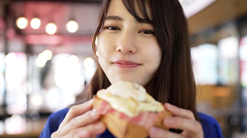 素人女子大生【限定】まやちゃん20歳 有名ライブ配信者の一面を持つ女子大生をゲット!配信を止めて即SEXしちゃうH大好きガール!リスナーに知られたら炎上必至