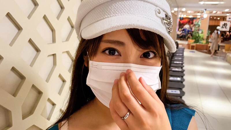 【ガチ浮気】荒々しい男に犯●れるプレイが好きな性欲旺盛新婚奥さん(23歳) 旦那とのデート中に浮気を楽しむ!バレないように電話させて種付けに酔いしれるド淫乱痴女妻