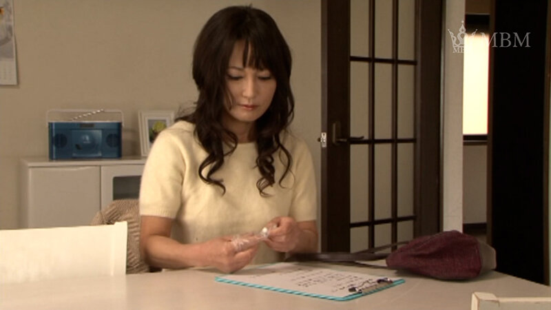 騙され媚○を○んでしまった奥様は我慢できず義理の息子と快楽絶頂SEX!