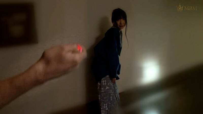 鬼○川温泉の足湯でナンパした美女ふたり組と意気投合して露天風呂付の宿に誘ってみると…警戒心ゼロで混浴SEX！