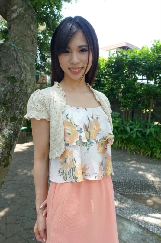 素人奥様モデル限定「下着の間に挟むだけ…」バイブが思わずズボ挿入！！パンティで固定されてるから振動直撃の羞恥アクシデントが発生して「すみません…入ってます…」赤面涙目ガクブル懇願しながら目線は生チ○ポ。問答無用の、即フェラ×即ハメ×中出しSEX！！