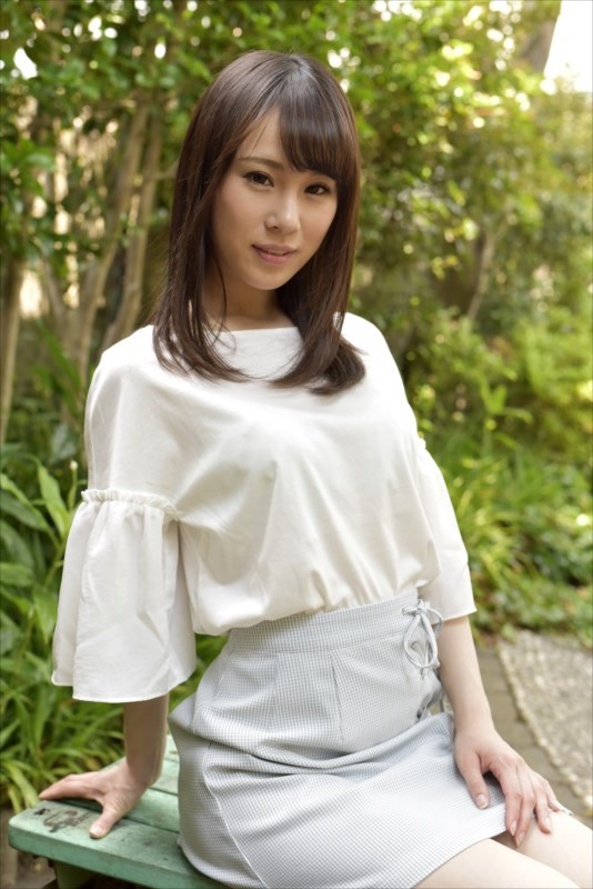 素人奥様モデル限定「下着の間に挟むだけ…」バイブが思わずズボ挿入！！パンティで固定されてるから振動直撃の羞恥アクシデントが発生して「すみません…入ってます…」赤面涙目ガクブル懇願しながら目線は生チ○ポ。問答無用の、即フェラ×即ハメ×中出しSEX！！