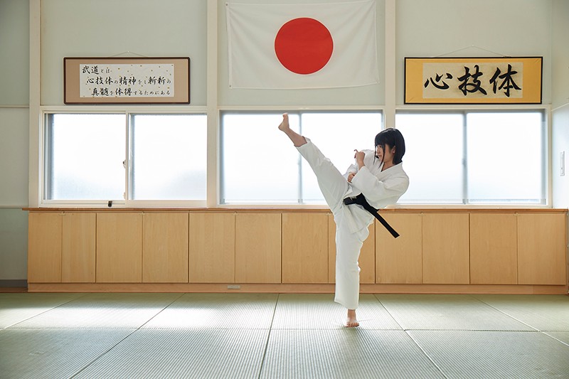 全国大会出場経験を持つFカップの黒帯空手美少女 結梨19歳