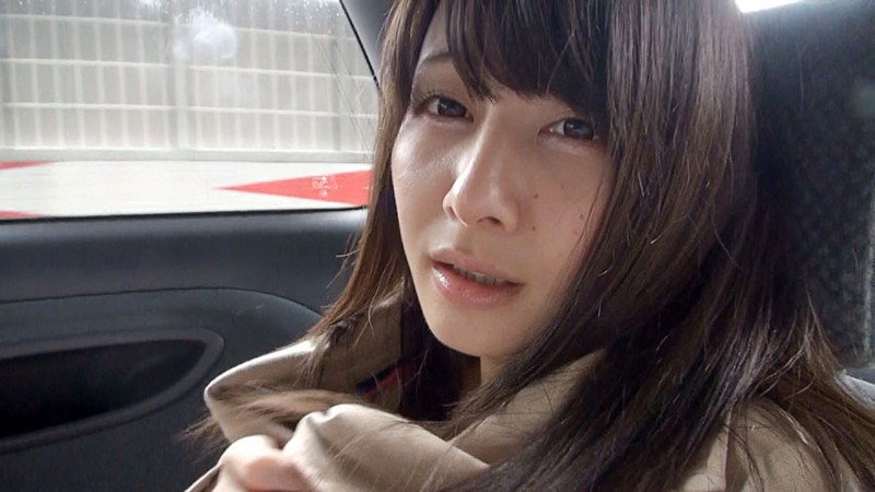 素人投稿専門誌編集長 橋田貴史 完全プロデュース＆品質保証 最高峰ガチ露出投稿ビデオ しろうと ヤバ交尾 丸出し＆モロ見せ 限界ギリギリ露出ドライブ 羞恥イジメにM酔いの清楚美女は淫牝本性をムキ出して潮吹き狂乱 あゆみ（仮名）