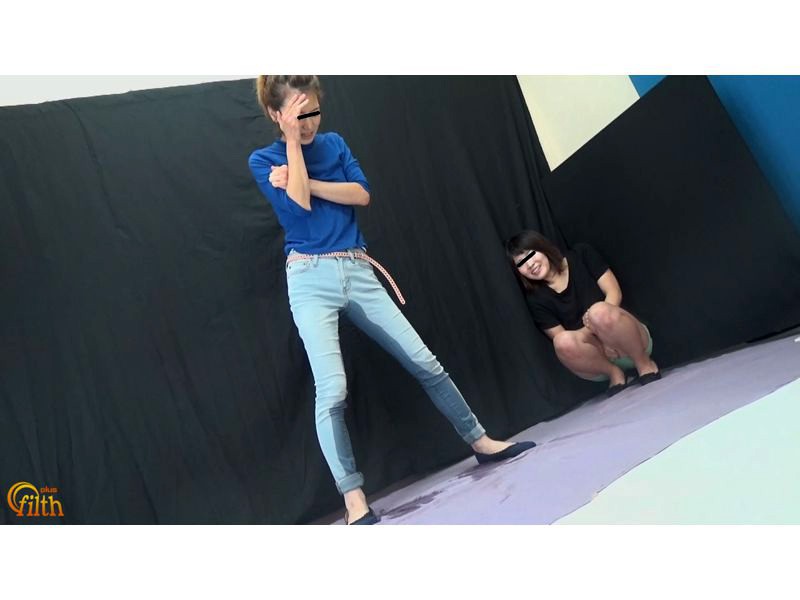 おしっこガマン極限対決 ショートパンツ娘VSピッタリスキニ―女 お漏らし勝負