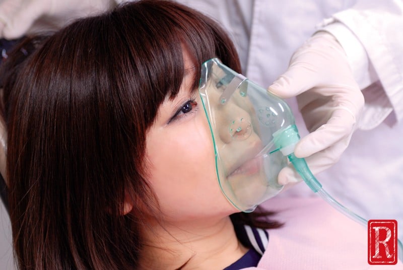 歯科医師が盗撮した完全犯行動画 美人な女子校生を狙った歯科医師は麻酔薬で昏●させ院内で犯行に及んでいた一部始終動画2 被害者20名