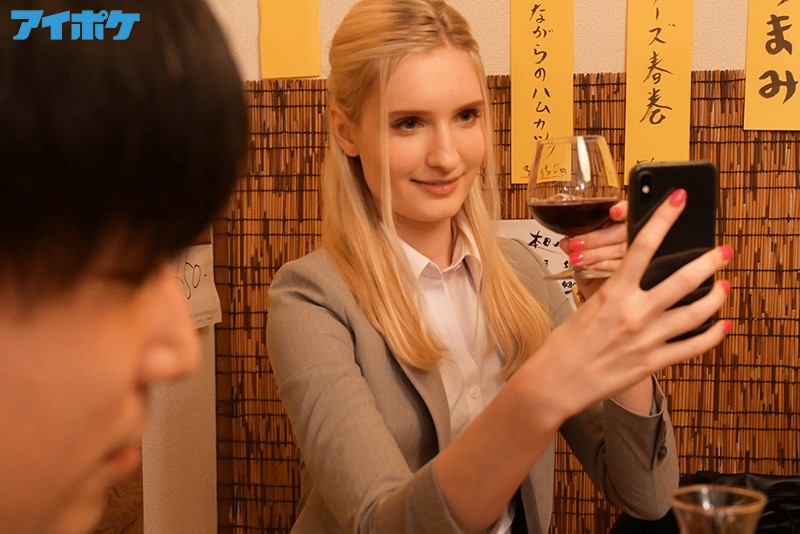 出張先相部屋NTR 絶倫の上司に一晩中何度もイカされ続けたブロンド女子社員 一晩で8発もの精子をそそがれる絶倫寝取り性交映像！ エマ・ローレンス