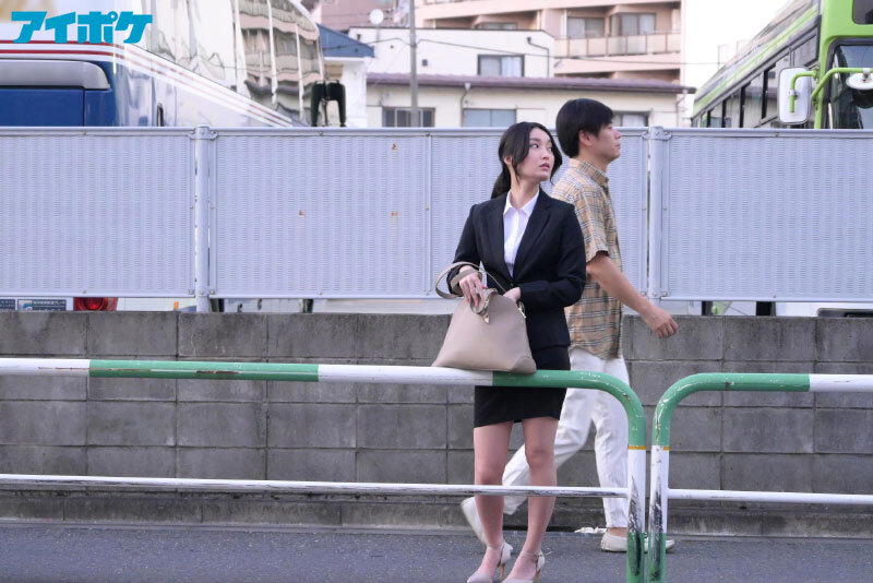 同棲中の彼氏が不在中に、相性抜群だった元カレを連れ込みただひたすらSEXしまくった私。 「元カレとのSEXが忘れられなくて…」 藤井いよな