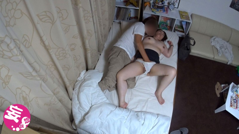 イケメンが熟女を部屋に連れ込んでSEXに持ち込む様子を盗撮したDVD。51～強引にそのまま中出ししちゃいました～