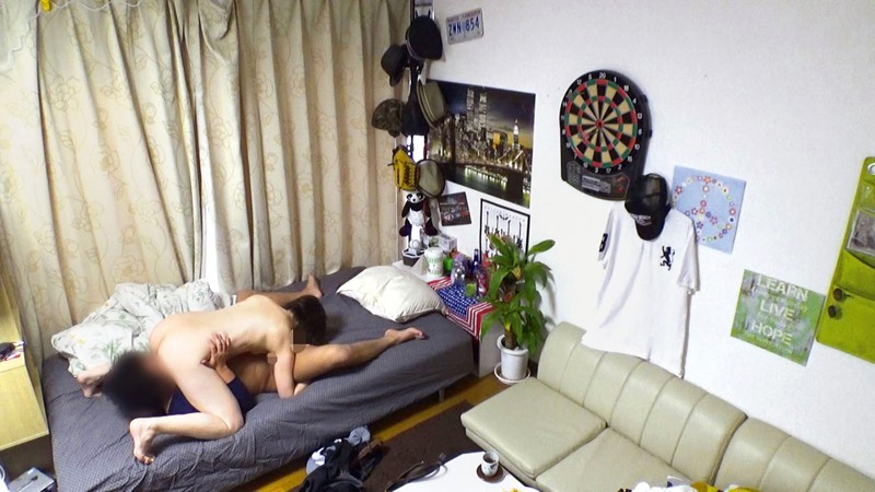 イケメンが熟女を部屋に連れ込んでSEXに持ち込む様子を盗撮したDVD。111～強引にそのまま中出ししちゃいました～