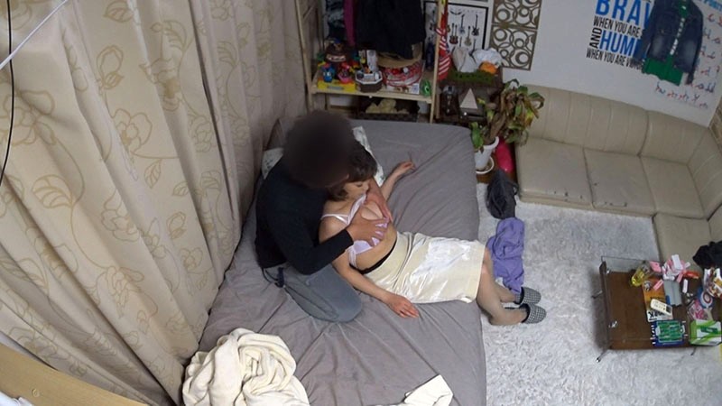 イケメンが熟女を部屋に連れ込んでSEXに持ち込む様子を盗撮したDVD。143～強引にそのまま中出ししちゃいました～