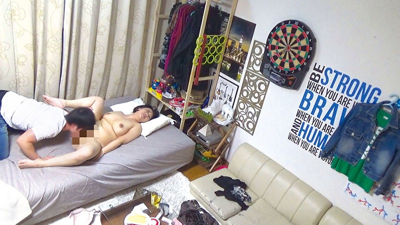 イケメンが熟女を部屋に連れ込んでSEXに持ち込む様子を盗撮したDVD。147～強引にそのまま中出ししちゃいました～