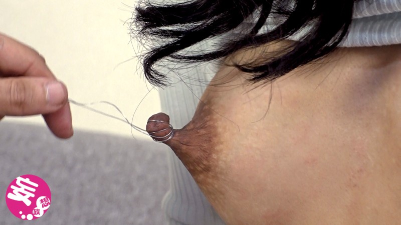 伸びる長乳首熟女 森下夕子