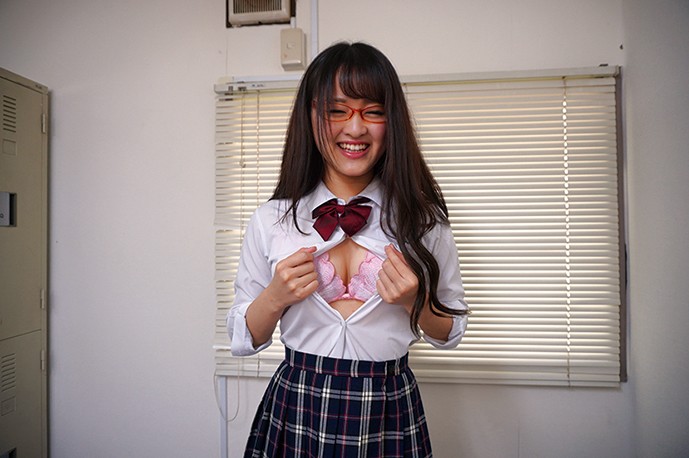 めがねがよく似合う文系制服美少女 全身女体観察