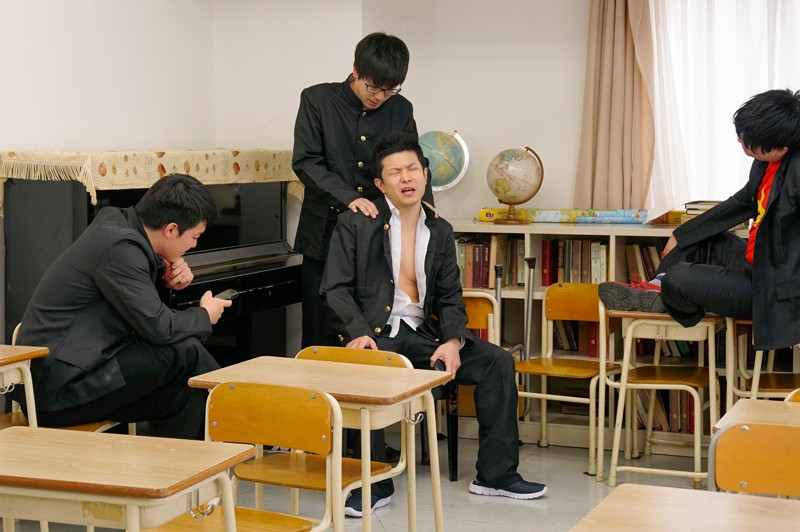 中出し学級崩壊 新任教師である僕の妻がDQN生徒たちの肉便器にされ、恥ずかしい姿をスマホで動画撮影されました 明里ともか