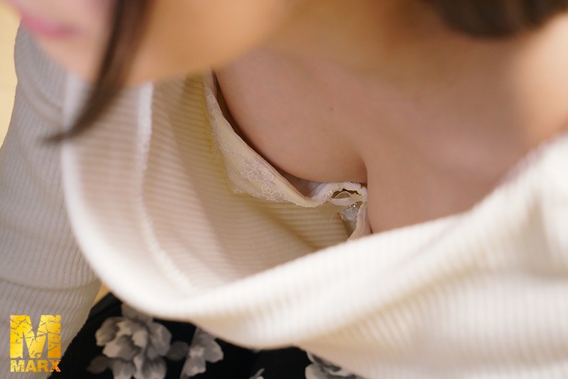 貧乳ですが何か?貧乳コンプレックスのある美人OLが会社帰りに通う秘密の自己啓発セミナー 小谷みのり