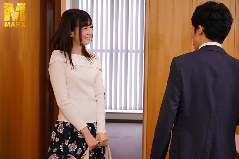 貧乳ですが何か?貧乳コンプレックスのある美人OLが会社帰りに通う秘密の自己啓発セミナー 小谷みのり