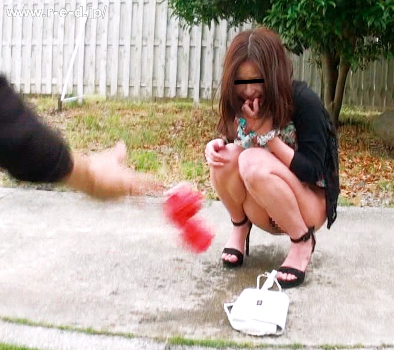 突然！スカートめくり！？手マンされて潮吹き！？街角お嬢さん潮吹き！？逃走ダッシュ！DASH！！2 被害者続出！ワイセツ集団の急襲！！24人