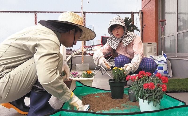 あそこカラカラでしょう? 園芸教室 ほぉら奥さんのオマ○コ肥料あげるからね